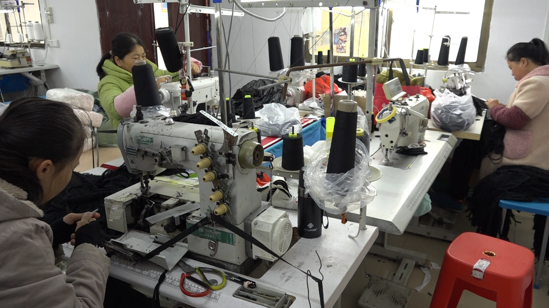 上江圩镇夏湾村：家门口的制衣厂 带动就业促增收