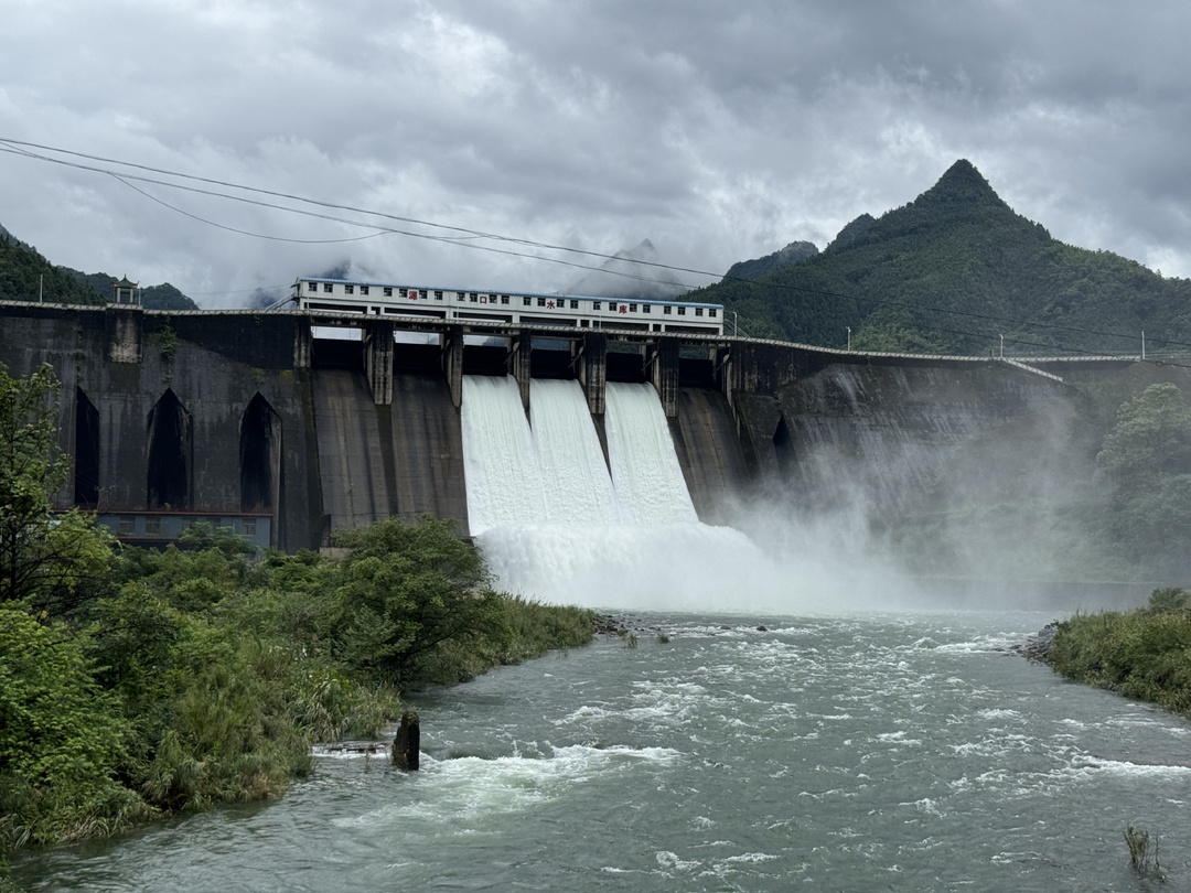 江永：應對強降雨天氣 水庫開閘泄洪