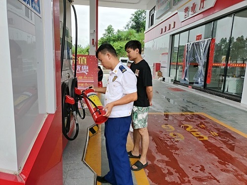 江永：消防檢查走進加油站 為消防安全