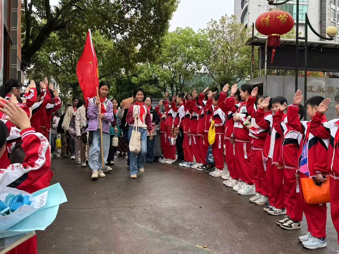 城乡孩子手拉手 结对交流共成长