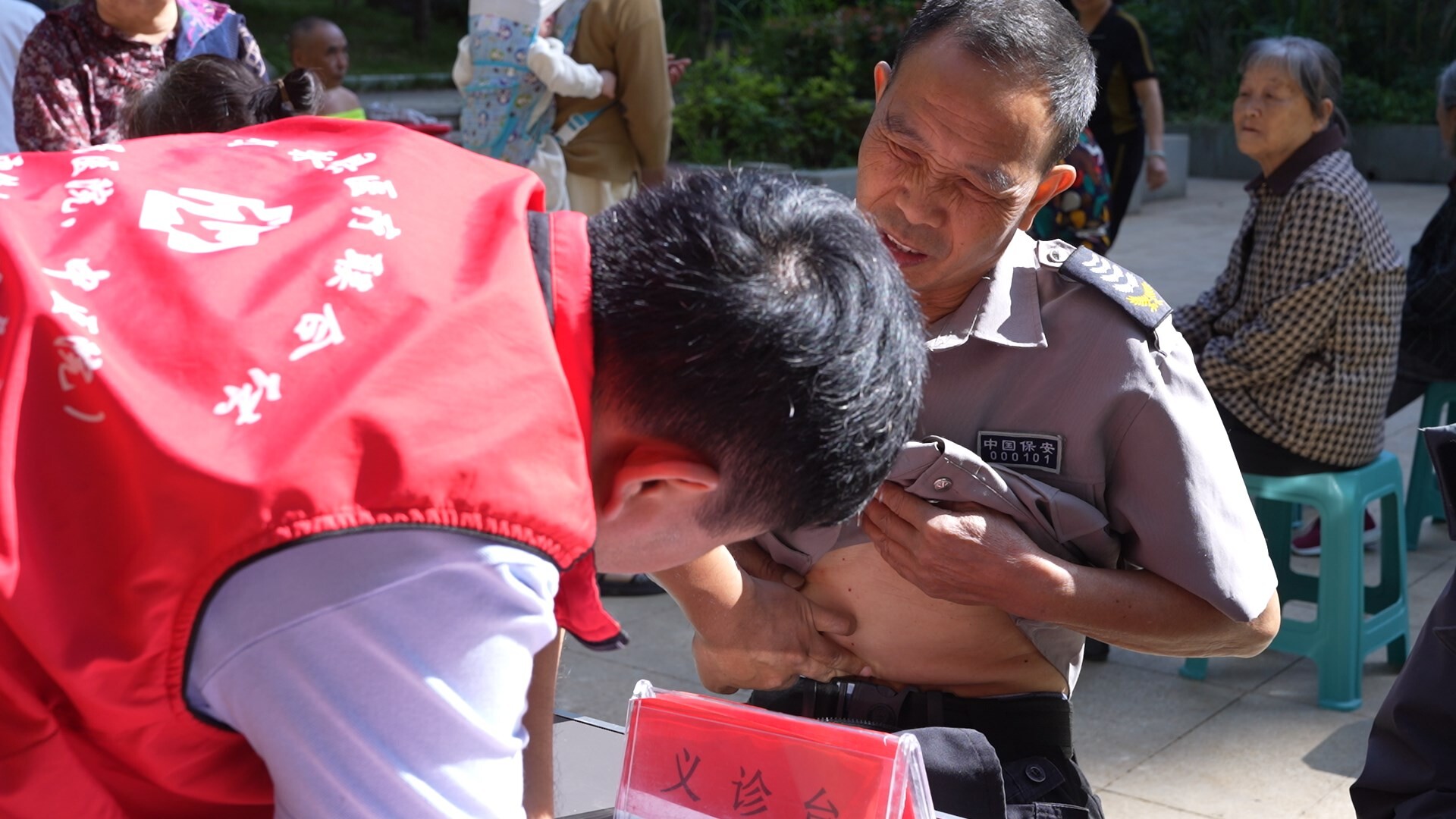 江永：免费义诊进小区 贴心服务暖人心