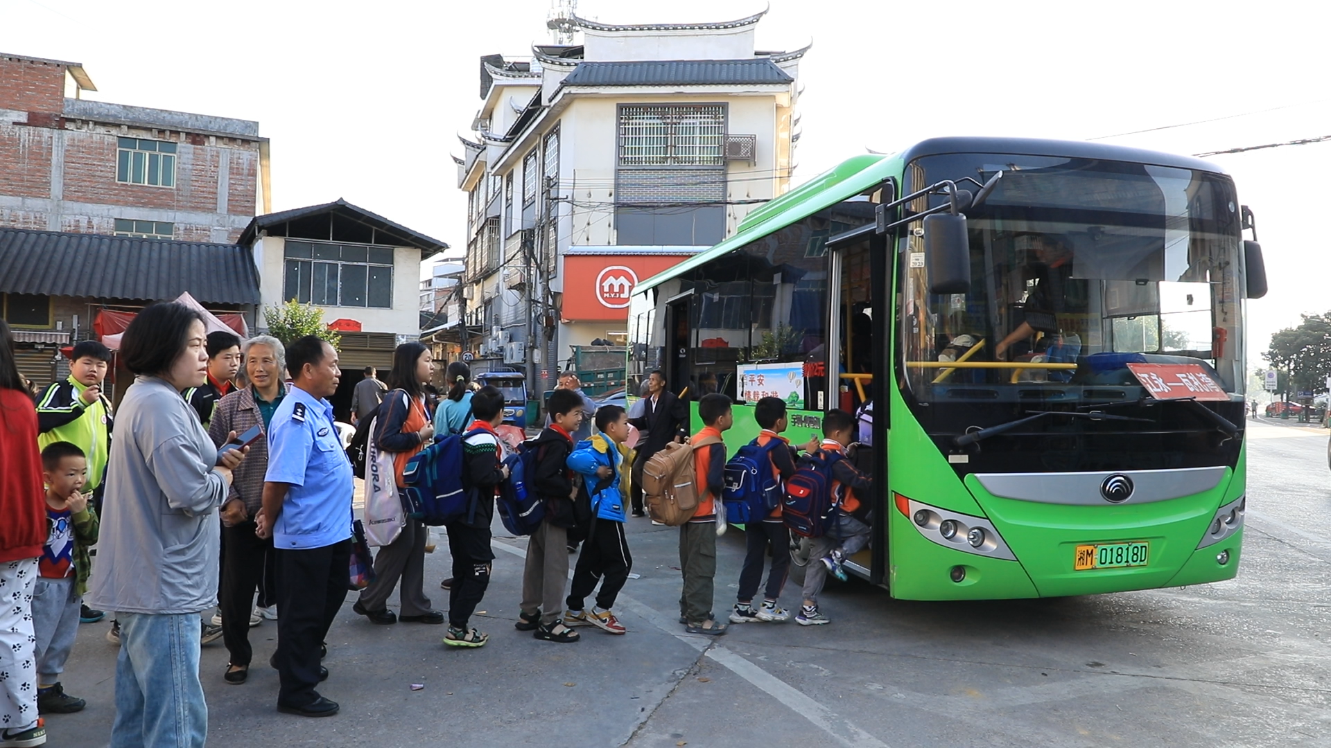江永：聚焦学生上下学交通难题，量身定制“通学专线” 