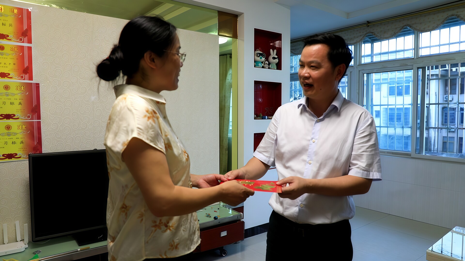 何德波走訪慰問困難教師代表 送去關(guān)懷與溫暖
