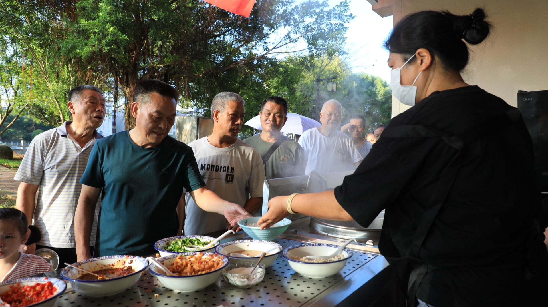 江永：老年助餐暖夕阳 “小饭碗”托起“大民生”