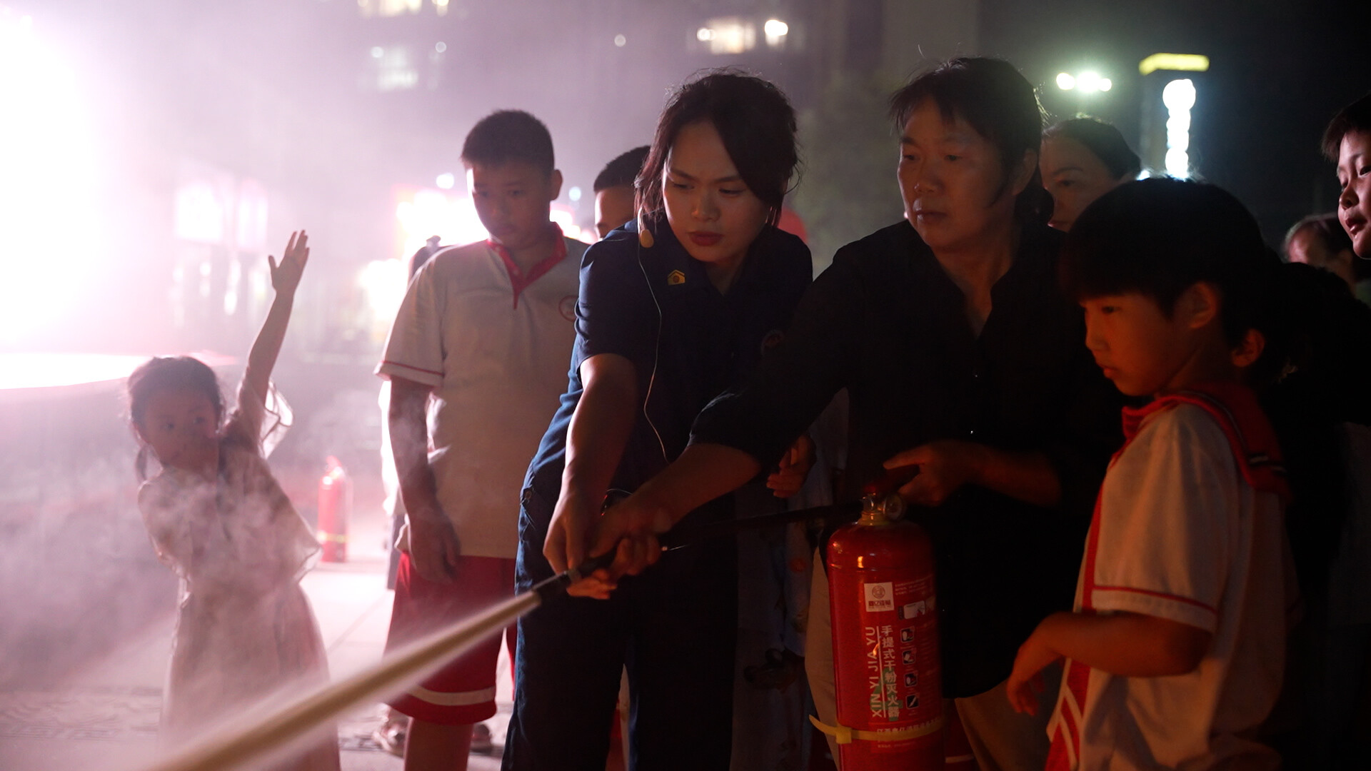 消防宣传“夜”行动，安全知识送上门