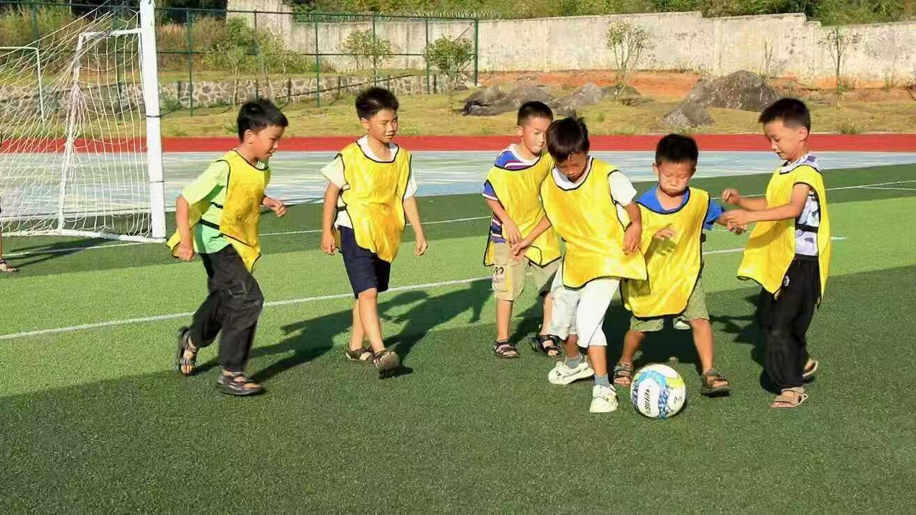 江永:足球热潮燃校园,体教融合促成长