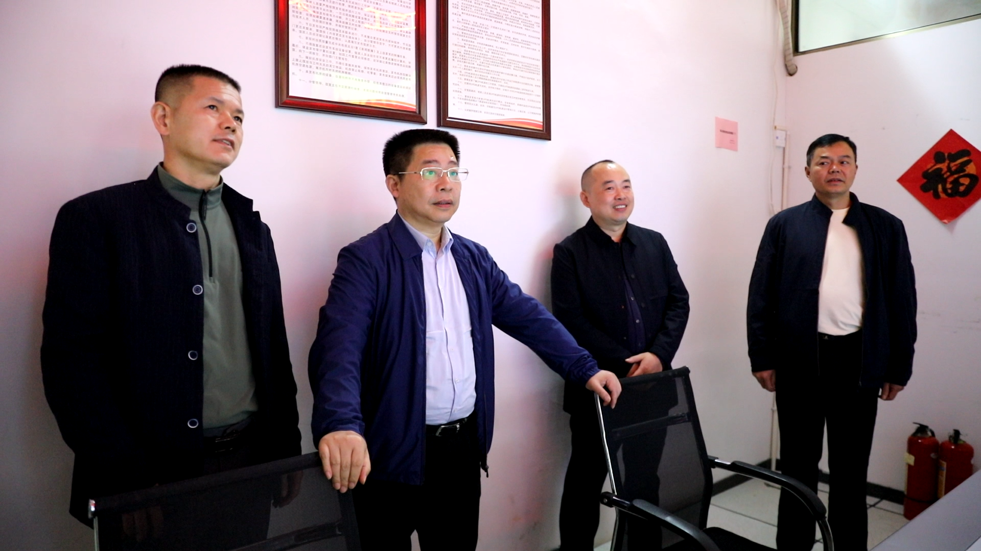 唐德荣到江永县融媒体中心看望慰问新闻工作者