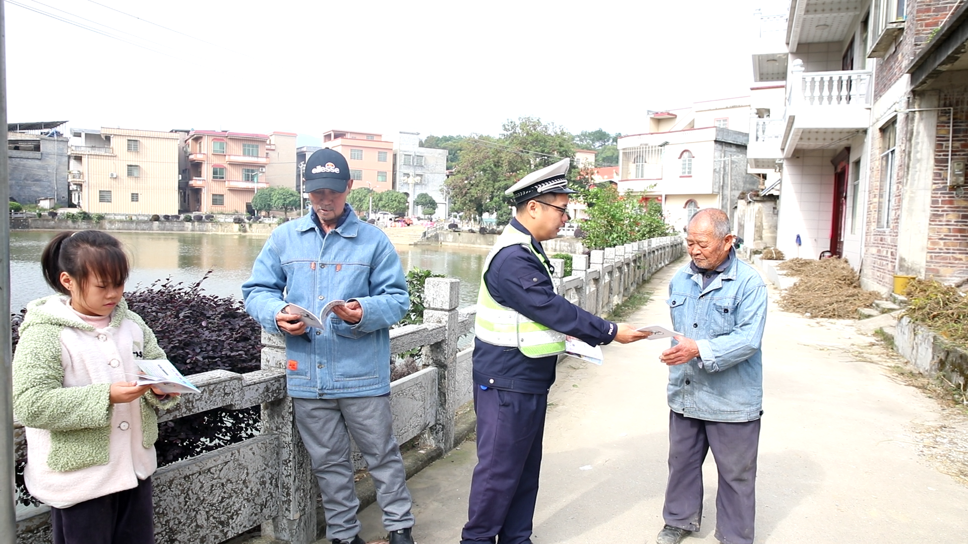 江永：交警进村入户话安全 筑牢农村交通防线