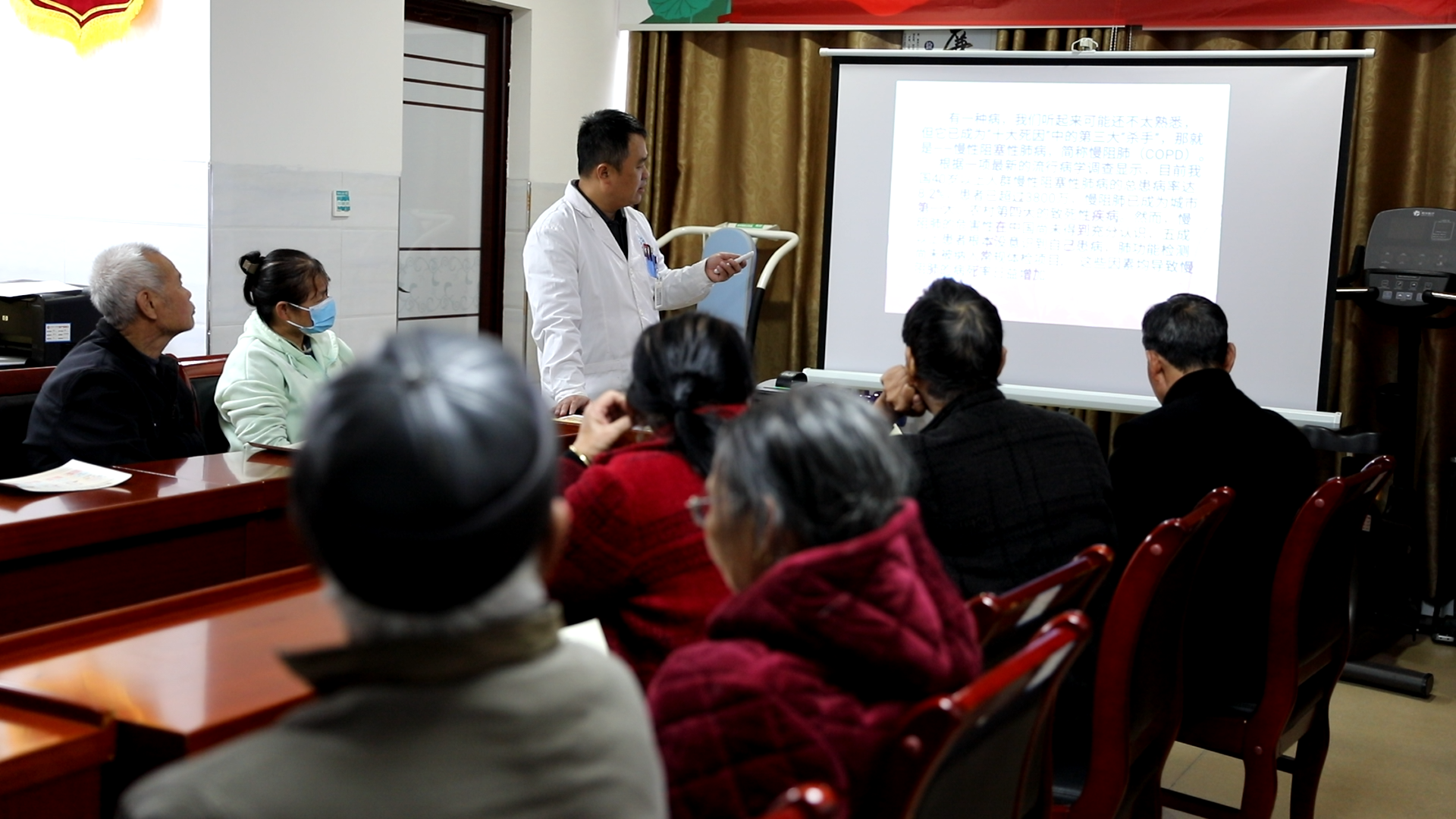 江永县人民医院开展“世界慢阻肺日”主题宣教活动