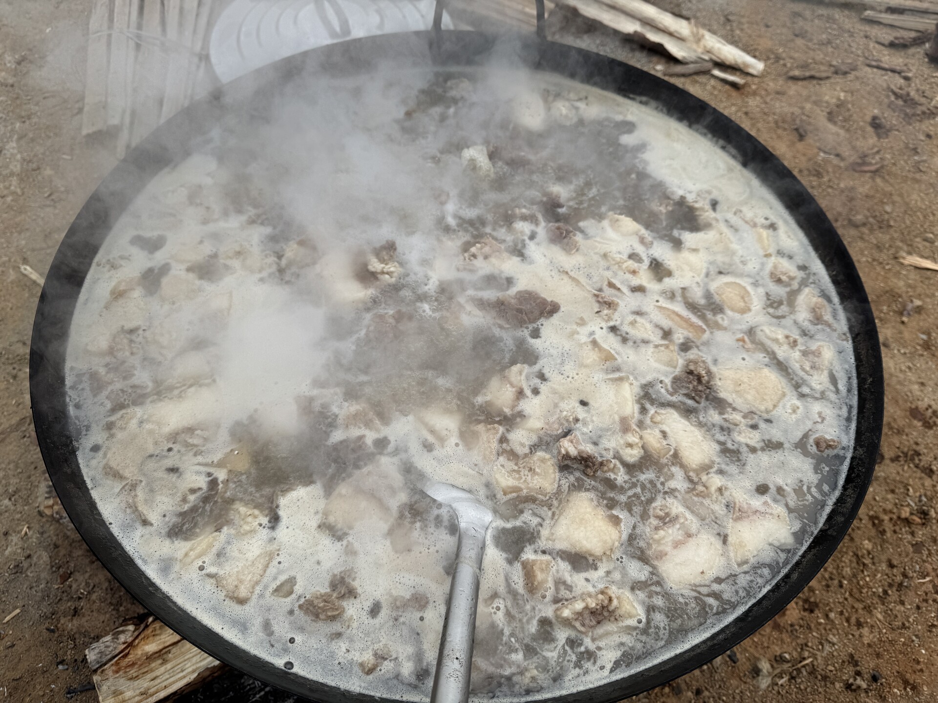 （新春走基层）江永：杀年猪 品年味 瑶寨欢喜迎新春