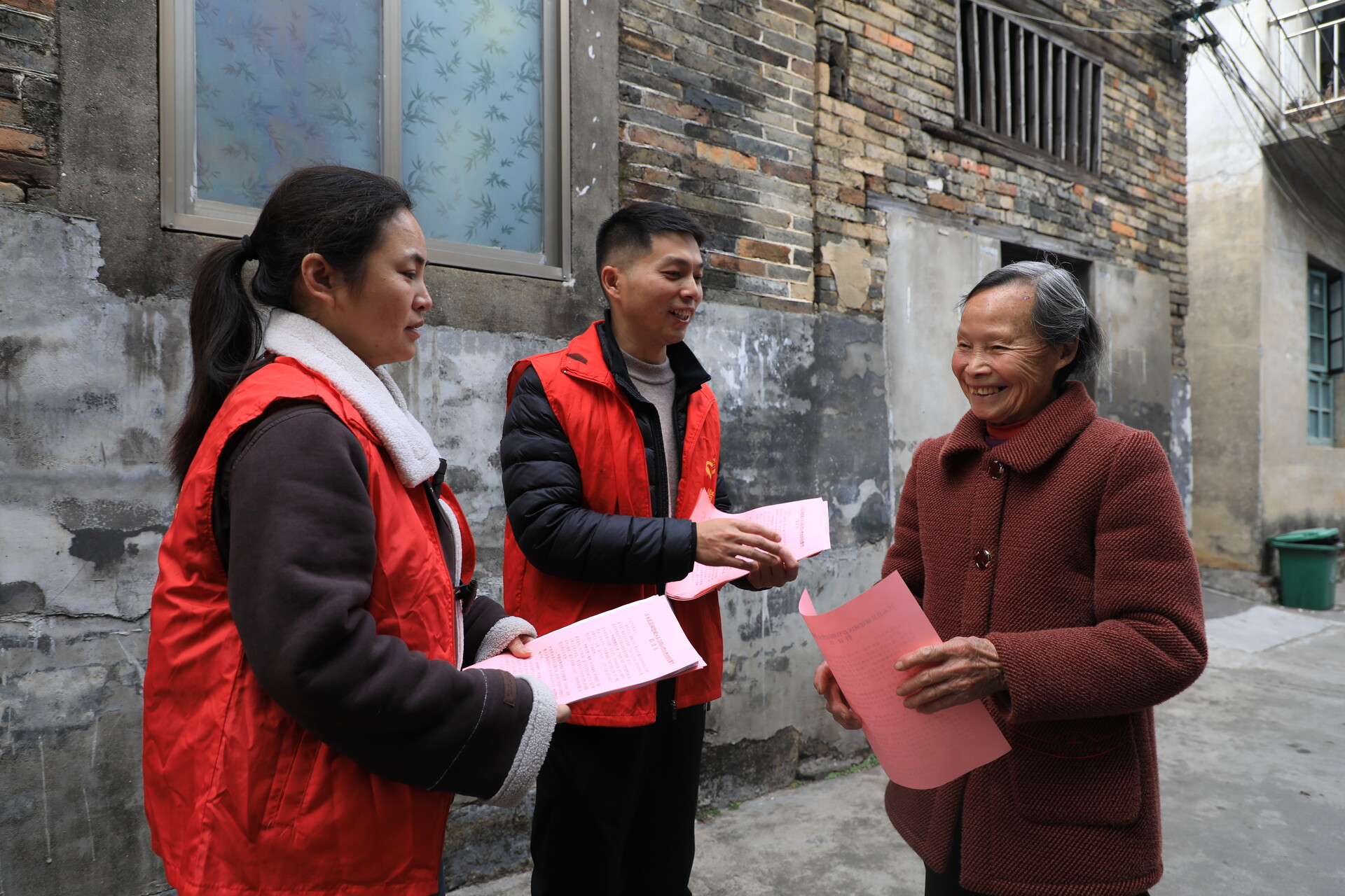 （新春走基层）江永潇浦镇：禁燃宣讲进家门 平安年味两不误