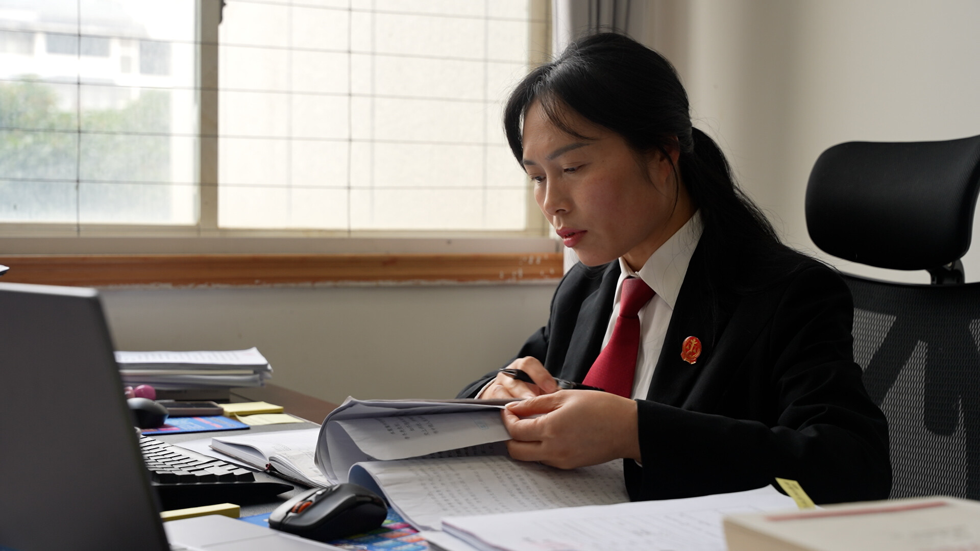 （走进“她”榜样）她们，是法庭上最亮丽的风景线