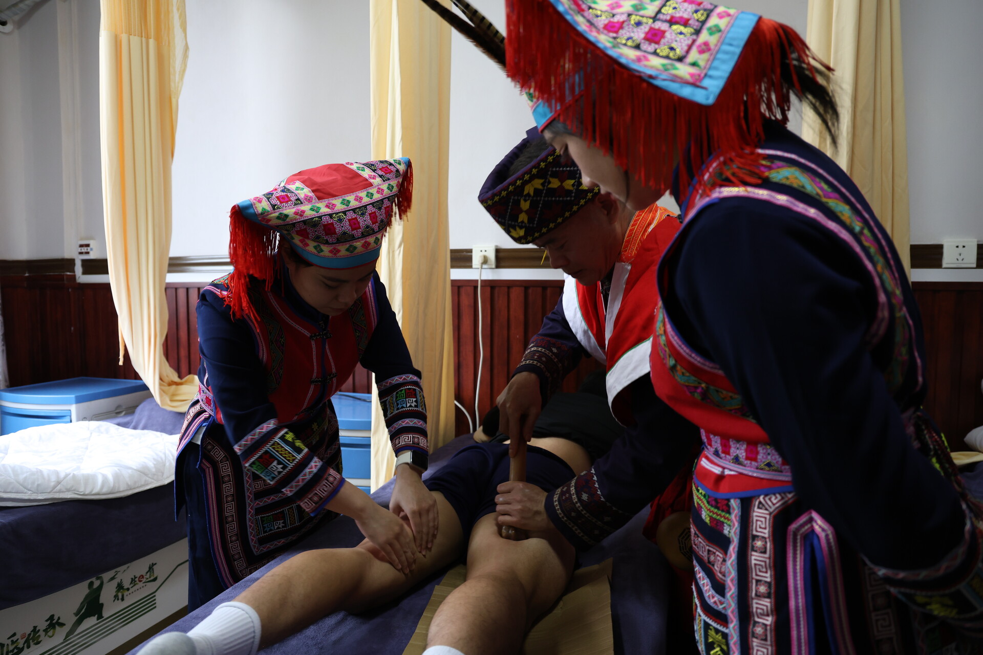 瑶医理疗为江永戴瑶队健康护航