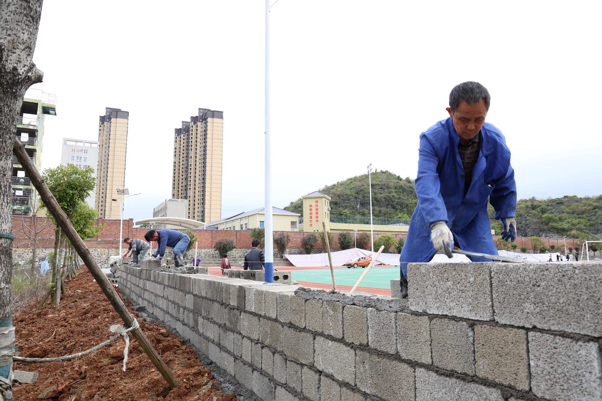 江永：告别“菜地球场” 加紧施工备战永超