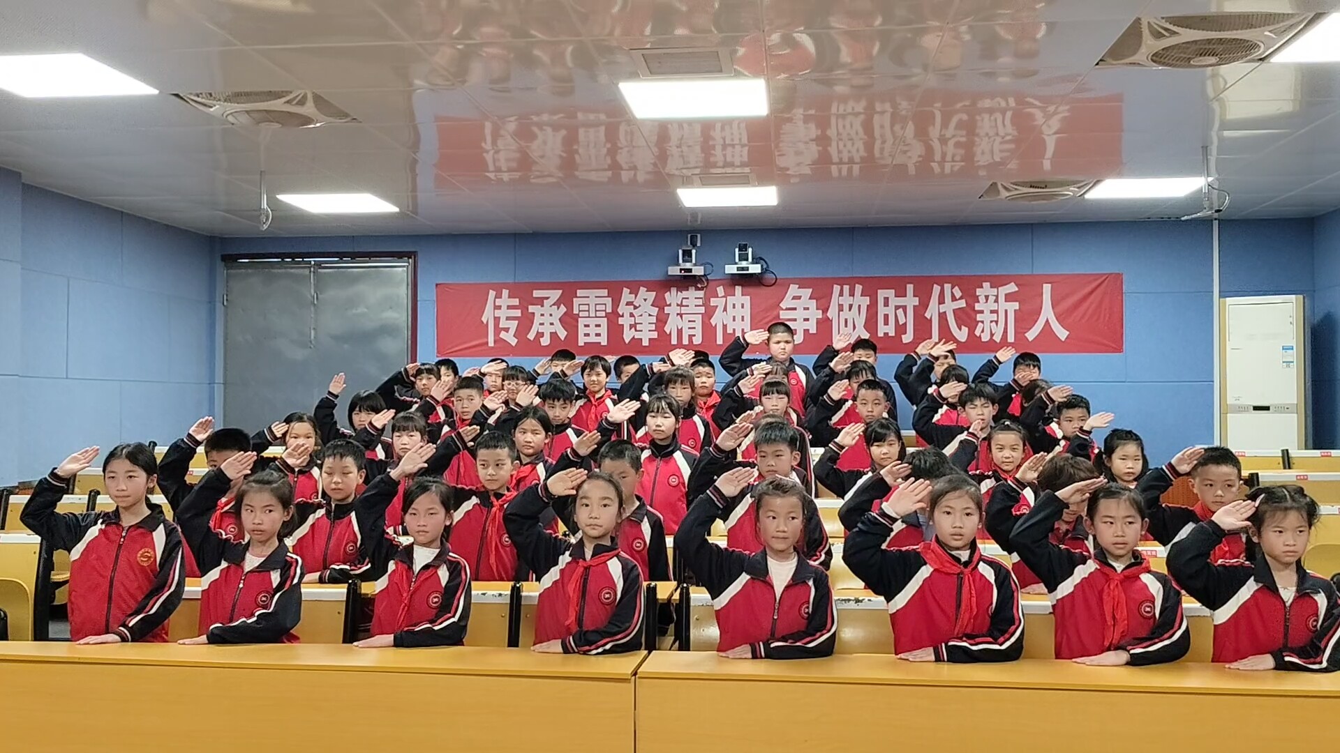江永县实验小学：舞动指尖风采 传承雷锋精神