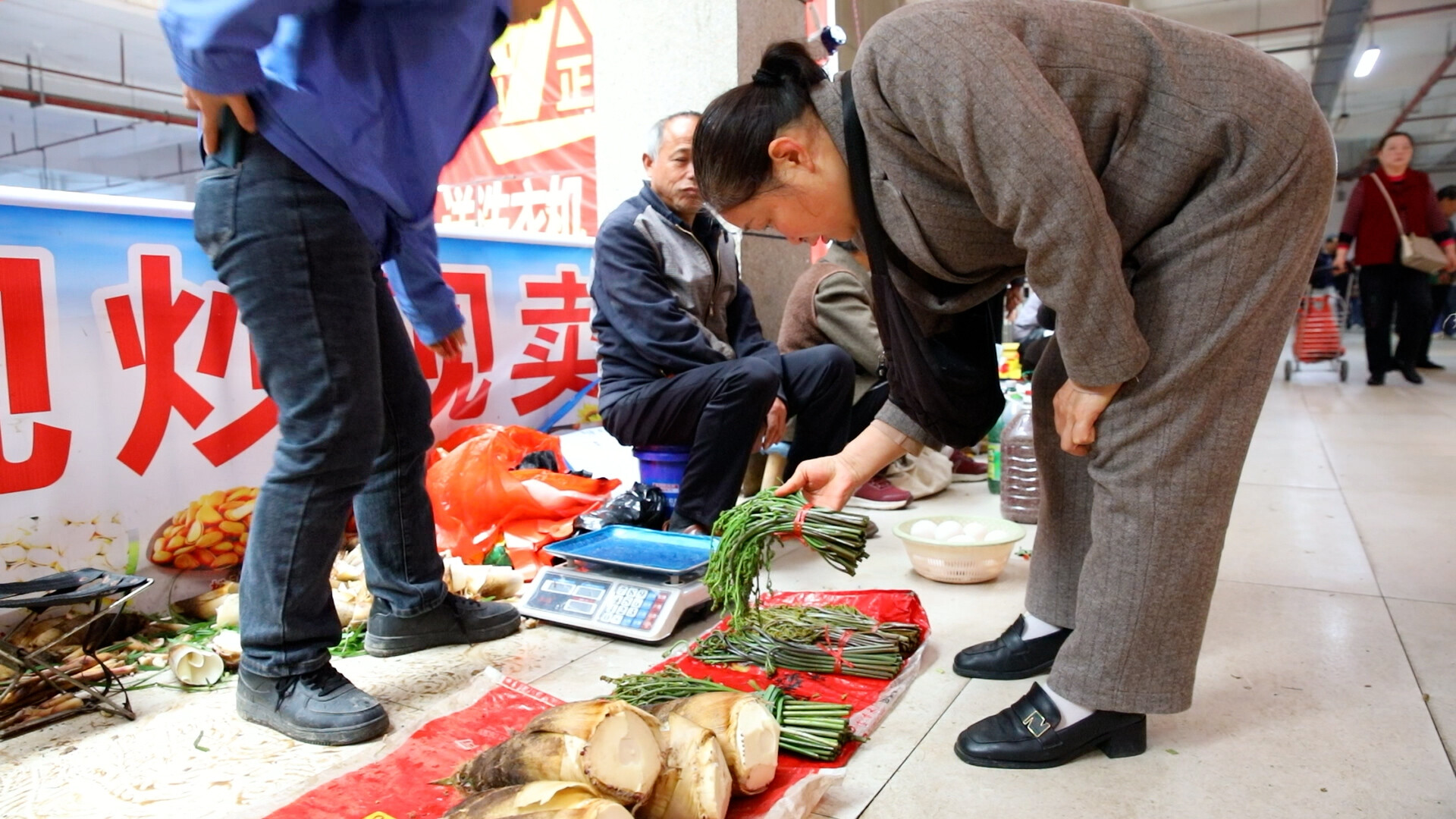 江永：野菜抢鲜上市 “春天的味道”受欢迎