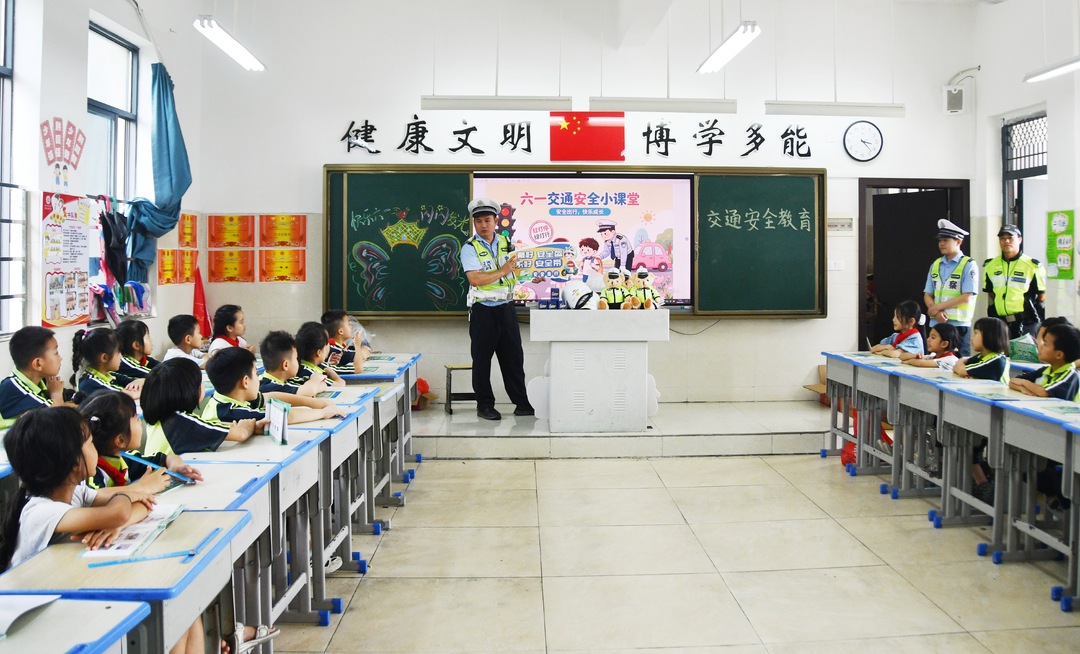 江永：平安“童”行  交通安全进校园
