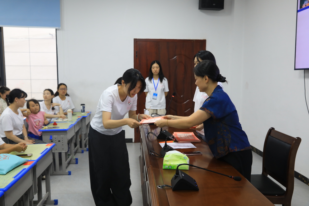 江永：暑期女书文化培训班圆满结业