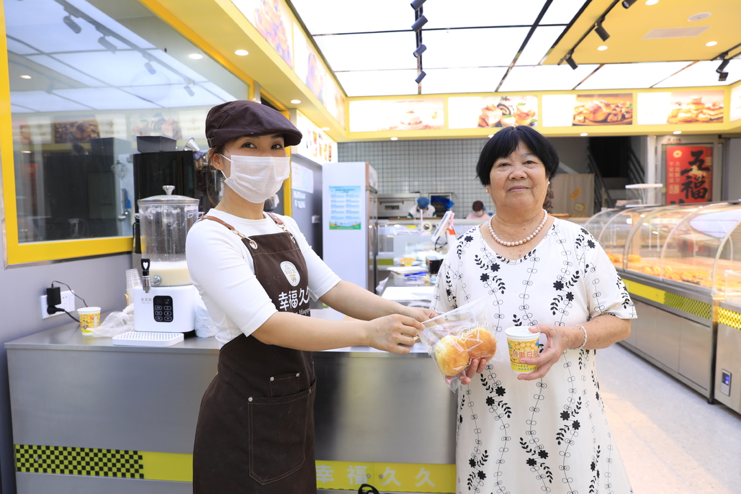 江永：爱心点亮清晨 每日50份免费早餐传递小城温情