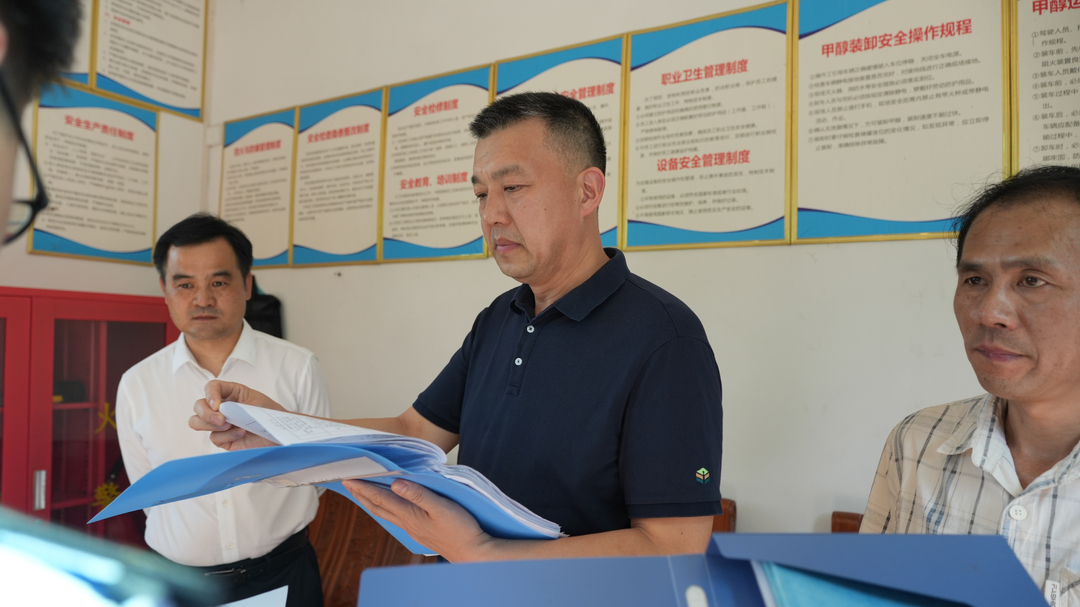 李群辉开展节前安全生产、森林防灭火及生态环境保护专项检查