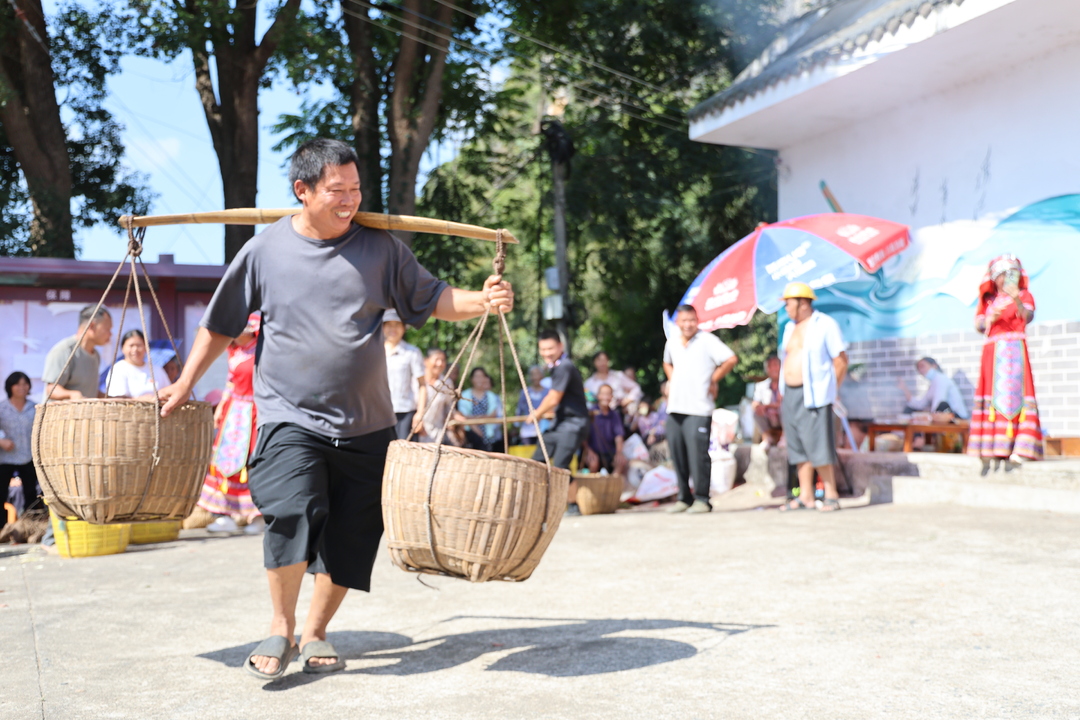 夏层铺东铺村：农耕赛场庆重阳 乡土盛会暖人心